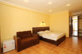 Гостиница Карамель Коктебель Двухместный номер с 1 кроватью и собственной ванной комнатой-2